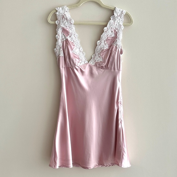 Le Lis Collection Satin and Lace Trim Mini Dress, Size Medium, Pink, NWT - Picture 1 of 16